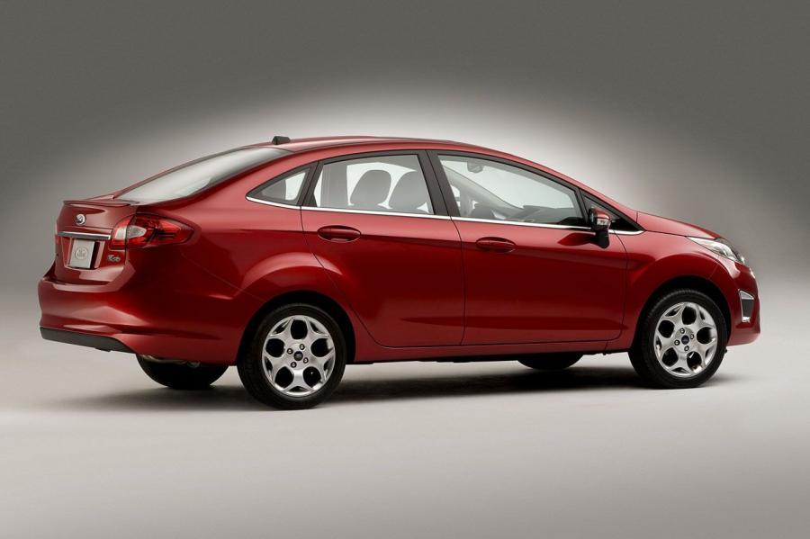  Ford Fiesta 2011 года  (фото 2 из 26)
